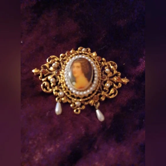 Antique Broach - Picture 1 of 2
